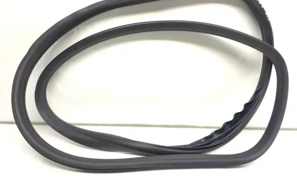 Volvo V60 Rear door rubber seal (on body) 895291