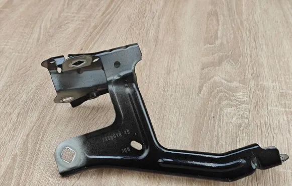 BMW 5 G30 G31 G38 Fender mounting bracket 7349618