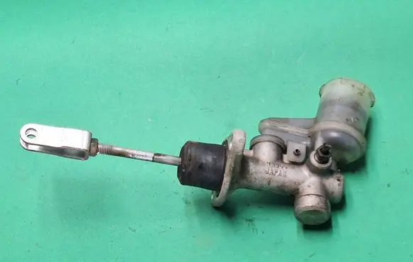 Subaru Legacy Master brake cylinder 