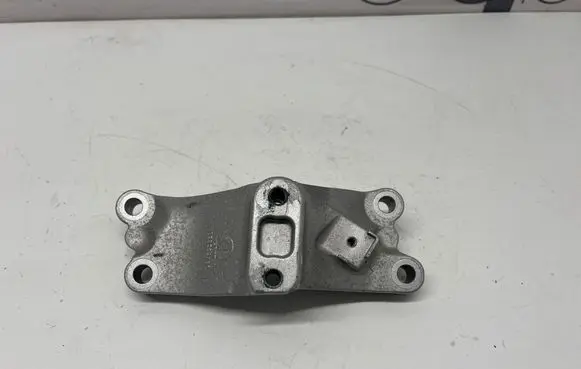 Opel Mokka B Gearbox mounting bracket 9833252780