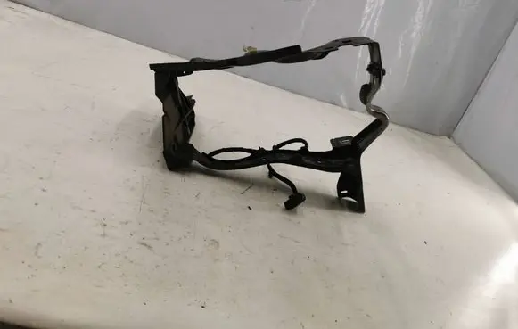 Mercedes-Benz E AMG W212 Headlight/headlamp mounting bracket 212620022
