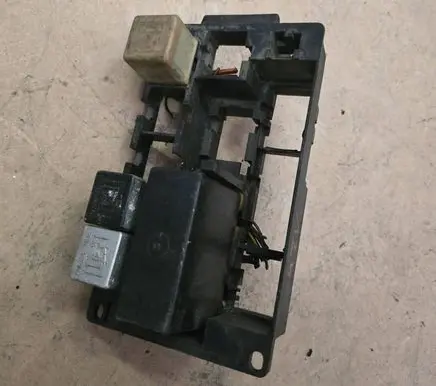 Mercedes-Benz E W124 Relay mounting block 1245450140