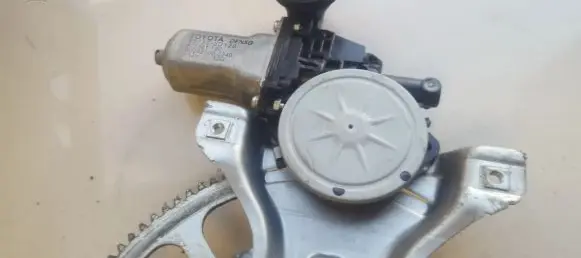 Toyota Yaris Front door window regulator motor 857200D120 85720-0D120