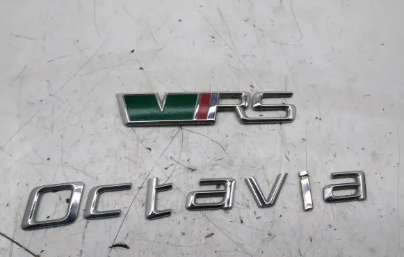 Skoda Octavia Mk2 (1Z) Manufacturer badge logo/emblem 