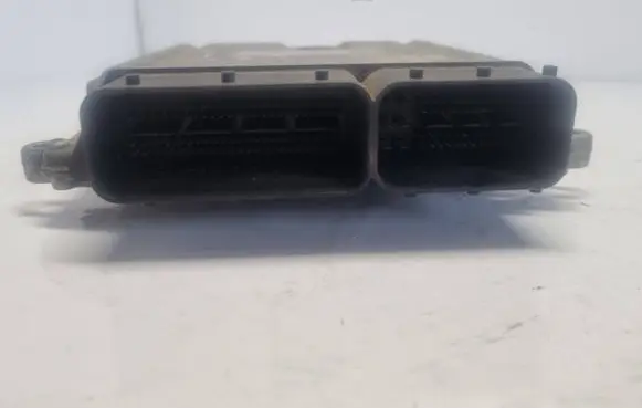 Volvo V70 Engine control unit/module 30729826A 1039S10667 18930185