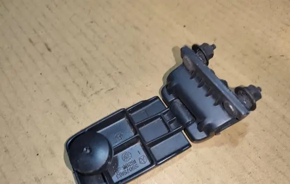 Jeep Grand Cherokee Rear glass lock/latch 55075163