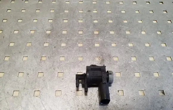 Audi A8 S8 D3 4E Turbo solenoid valve 1J0906283C