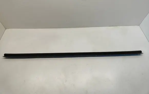 Dodge Challenger Rubber seal front door (on door) 43791C 05065160AF 05065334AF