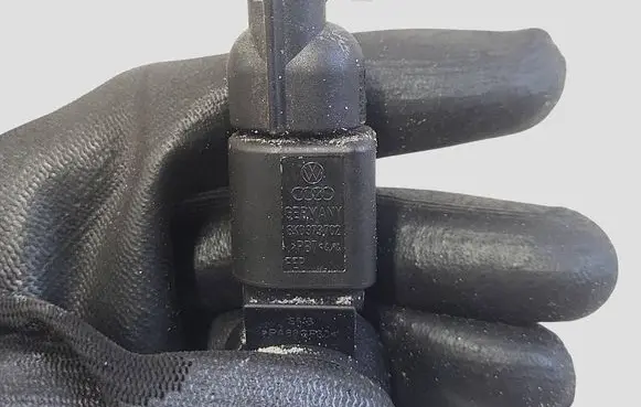 Audi A3 S3 8V Detonation knock sensor 030905377D