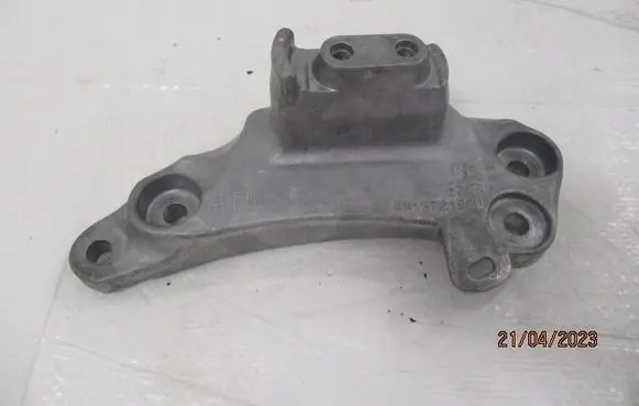 Peugeot 2008 II Gearbox mounting bracket 9813721980 98 13 72 19 80