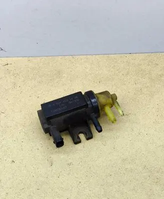 Mercedes-Benz C W204 Turbo solenoid valve A0071531428 70078203 09T308