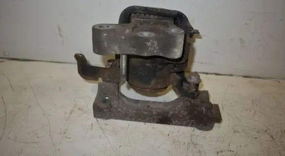 Toyota Verso Engine mount bracket