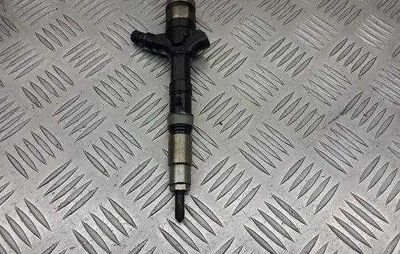 Toyota Avensis Verso Fuel injectors set 23670-0G040