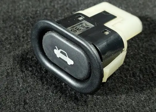 Tailgate opening switch