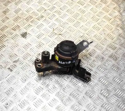 Toyota Yaris Engine mount bracket