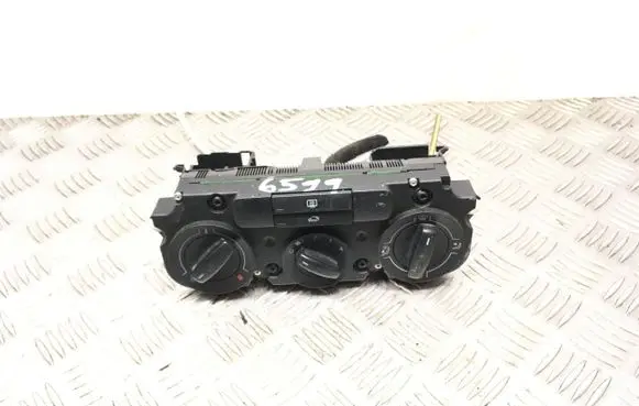 Volkswagen Golf V Climate control unit