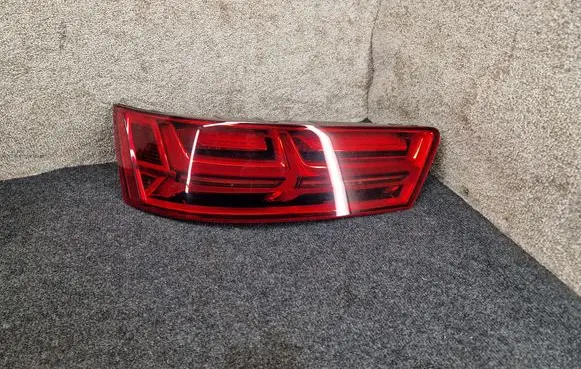 Audi Q7 4M Rear/tail lights 4M0945093M