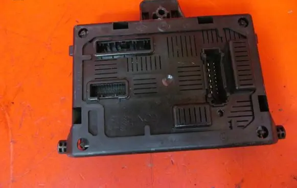 Renault Clio III Comfort/convenience module 8201054129