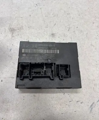 Volkswagen PASSAT B6 Comfort/convenience module 8P0959433C 05700610 00858336