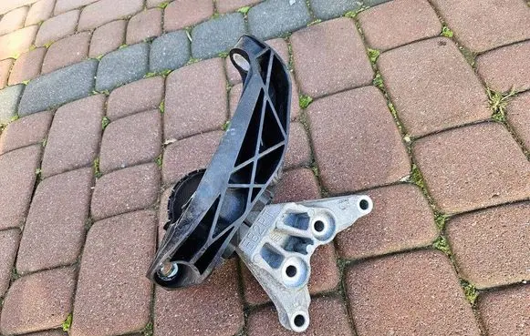 Opel Grandland X Engine mount bracket EB2PT