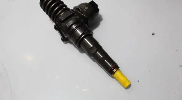 Volkswagen Caddy Fuel injector 0381300739N