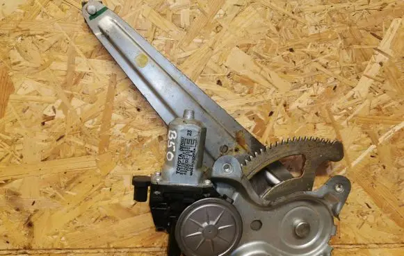 Toyota Hilux (AN10, AN20, AN30) Rear door window regulator motor 857100K020 AE2621003000