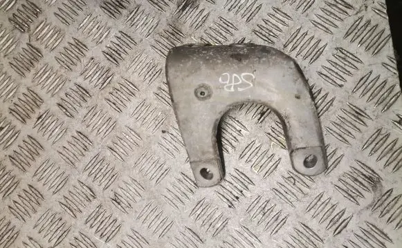 Volvo S80 Engine mount bracket 30735111