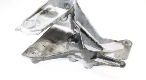 Chevrolet Captiva Engine mounting bracket