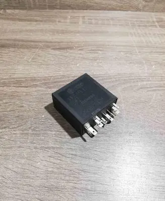 Volkswagen PASSAT B5.5 Other relay 4B0955531A
