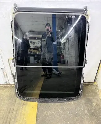 Nissan X-Trail T32 Sunroof glass 