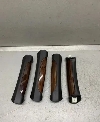 Cadillac CTS Front door interior handle trim 