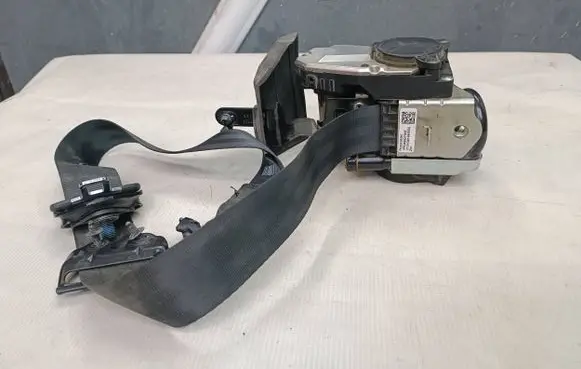 Volvo XC90 Front seatbelt 636903200D T322FV83655