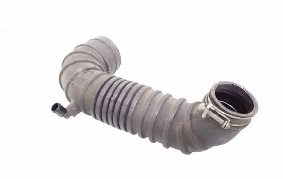 Mitsubishi Pajero Turbo air intake inlet pipe/hose MR404734