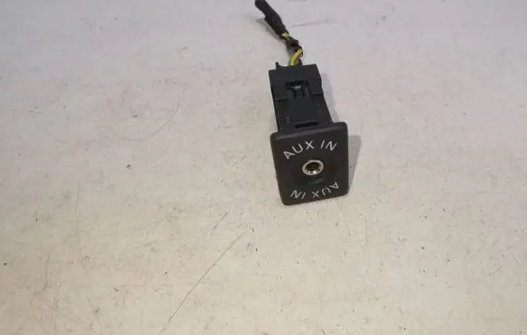 Volkswagen Golf VI AUX in-socket connector 5M0035724