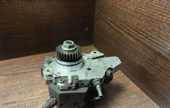 Renault Trafic II (X83) Fuel injection high pressure pump 8200803375A 8200803375