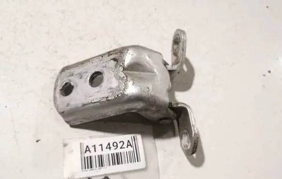 Nissan Qashqai Front door upper hinge