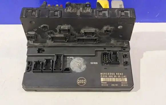 Mercedes-Benz Vito Viano W639 Fuse module 6399000800