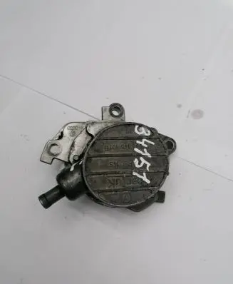 Volkswagen Golf IV Vacuum pump 038145101B