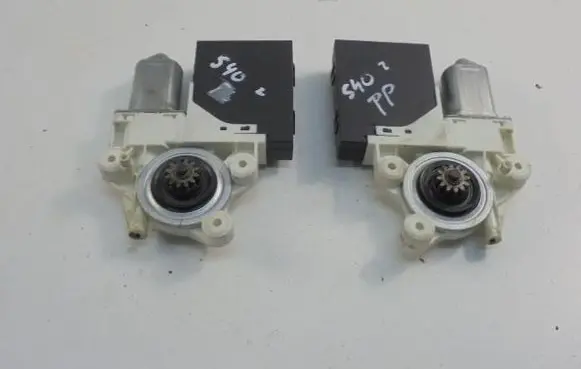 Volvo S40 Front door window regulator motor 30773901AA