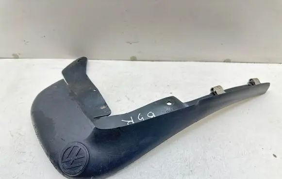 Volkswagen PASSAT B5 Front mudguard 3B0075111