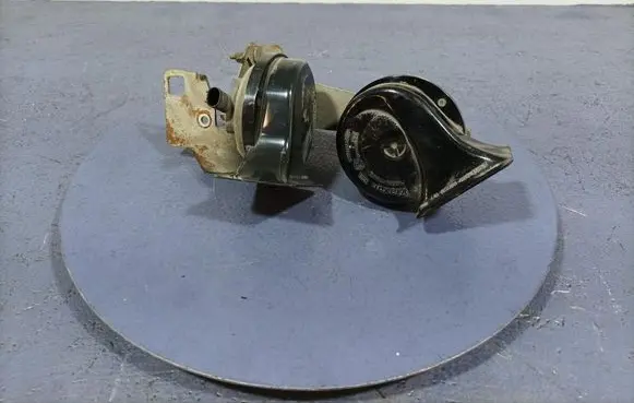BMW 5 E60 E61 Horn signal 6935988
