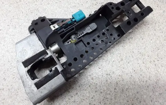 Audi A7 S7 4G Front door exterior handle/bracket 4G8959985