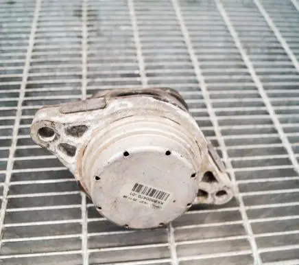 Land Rover Range Rover L322 Engine mount bracket KKB500470