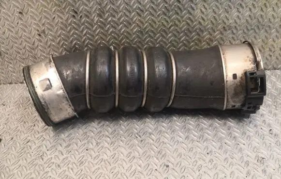 BMW 1 E81 E87 Intercooler hose/pipe 7797480