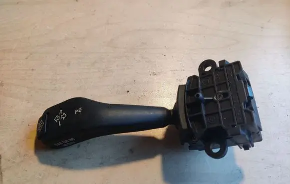 BMW 5 E39 Indicator stalk 8363668