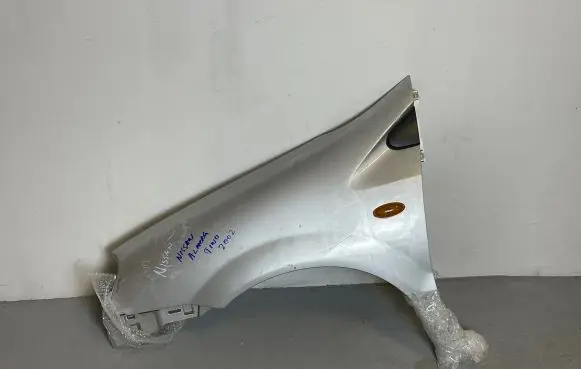 Nissan Almera Tino Fender
