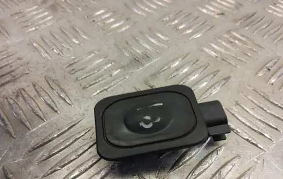 Ford Kuga II Tailgate opening switch DJ5T-14K147-AA