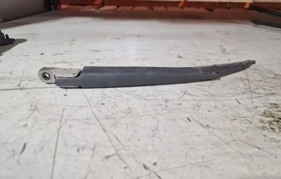 Fiat 500L Rear wiper blade arm 