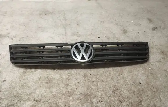 Volkswagen PASSAT B5 Front grill 3B0853653C