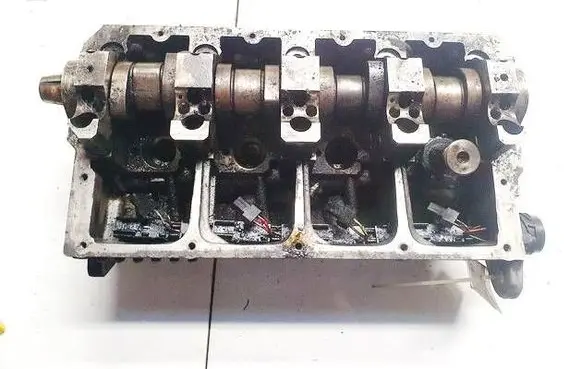 Volkswagen Caddy Engine head 038103373R